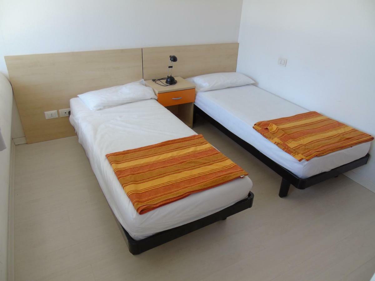 Condominio Nautilus Линяно Сабиадоро Екстериор снимка