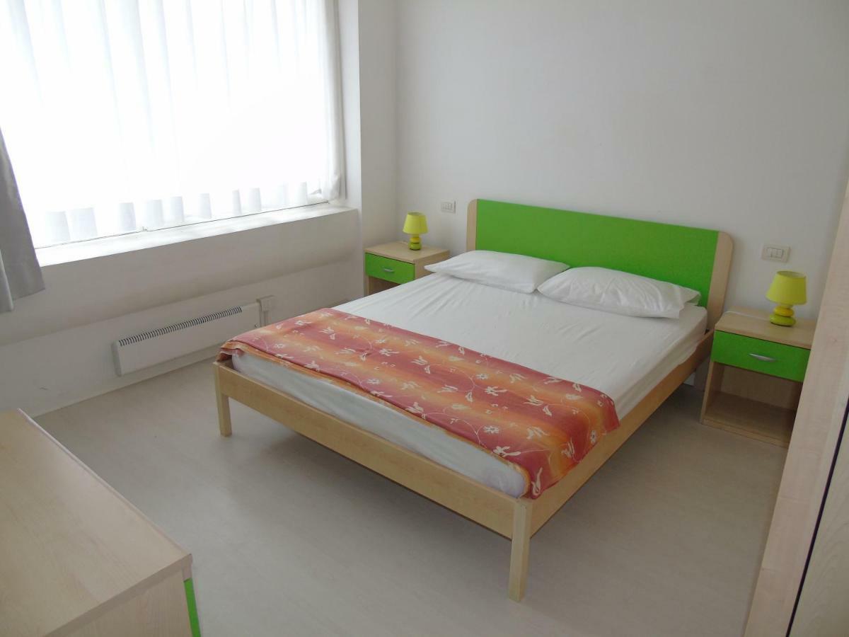 Condominio Nautilus Линяно Сабиадоро Екстериор снимка